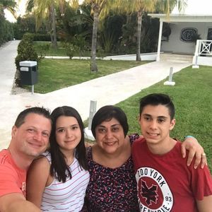 Meet your Posher, Chio